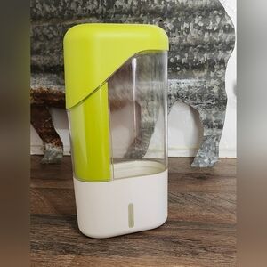 Pampered Chef Herb Keeper